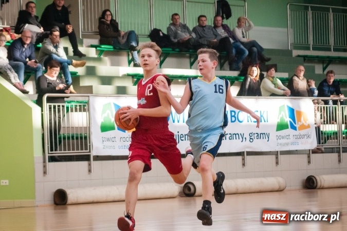 Zdjęcie w galerii na portalu naszraciborz.pl: Zmagania młodych koszykarzy Ofensywy w Arenie Rafako wiadomości z regionu
