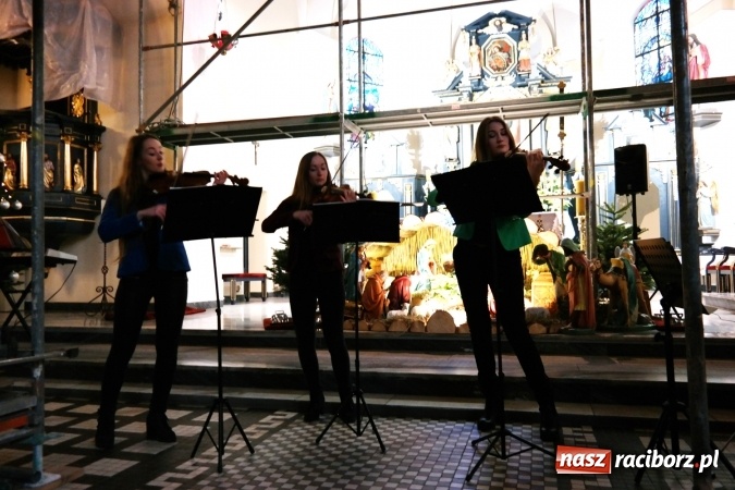 Zdjęcie w galerii na portalu naszraciborz.pl: Kolędowanie w Brzeziu i Oborze FOTO wiadomości z regionu