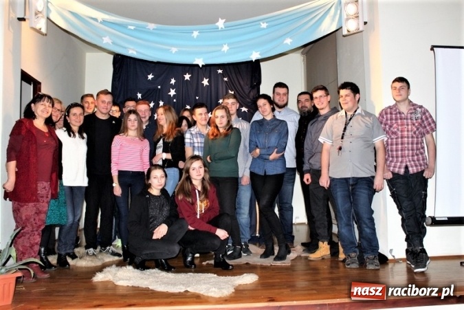 Zdjęcie w galerii na portalu naszraciborz.pl: Noworoczne spotkanie absolwentów w Gimnazjum nr 5  wiadomości z regionu