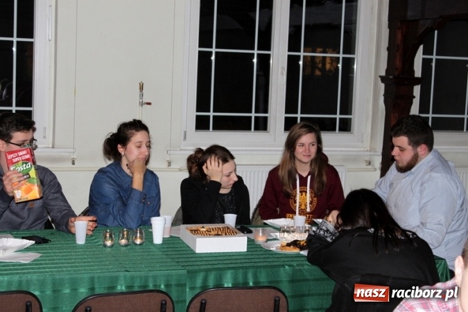 Zdjęcie w galerii na portalu naszraciborz.pl: Noworoczne spotkanie absolwentów w Gimnazjum nr 5  wiadomości z regionu