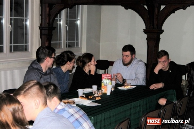 Zdjęcie w galerii na portalu naszraciborz.pl: Noworoczne spotkanie absolwentów w Gimnazjum nr 5  wiadomości z regionu