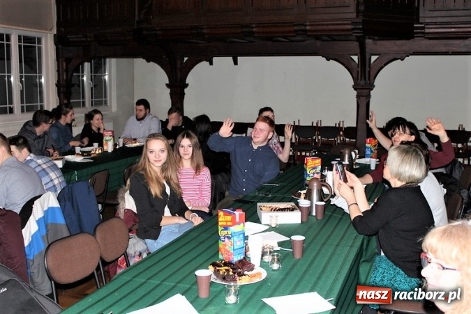 Zdjęcie w galerii na portalu naszraciborz.pl: Noworoczne spotkanie absolwentów w Gimnazjum nr 5  wiadomości z regionu