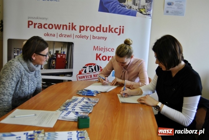 Zdjęcie w galerii na portalu naszraciborz.pl: Giełda Pracy Eko-Okien w Powiatowym Urzędzie Pracy  wiadomości z regionu