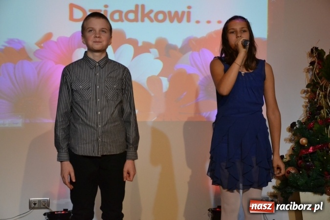 Zdjęcie w galerii na portalu naszraciborz.pl: Dzień Babci i Dziadka z MDK na zamku za nami wiadomości z regionu