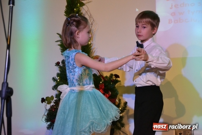 Zdjęcie w galerii na portalu naszraciborz.pl: Dzień Babci i Dziadka z MDK na zamku za nami wiadomości z regionu