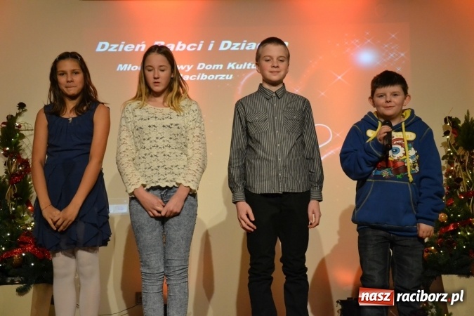 Zdjęcie w galerii na portalu naszraciborz.pl: Dzień Babci i Dziadka z MDK na zamku za nami wiadomości z regionu