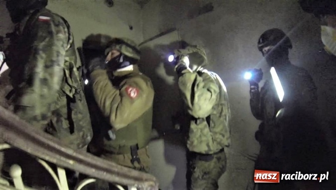 Zdjęcie w galerii na portalu naszraciborz.pl: Jednostka Strzelecka 3054 Racibórz przeszukiwała opuszczone budynki - uratowano jedną osobę wiadomości z regionu