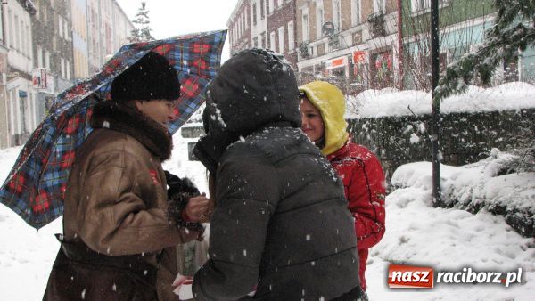 Zdjęcie w galerii na portalu naszraciborz.pl: Pogoda nie straszna wolontariuszom  wiadomości z regionu