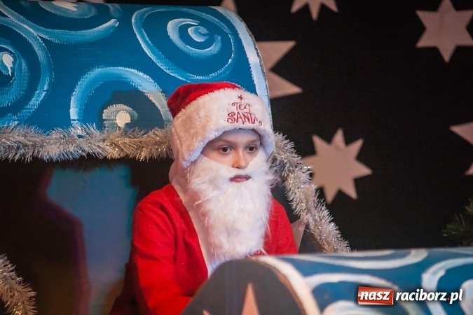 Zdjęcie w galerii na portalu naszraciborz.pl: Przedstawienie Ratujmy Święta w ramach Dni Otwartych SP 13  wiadomości z regionu