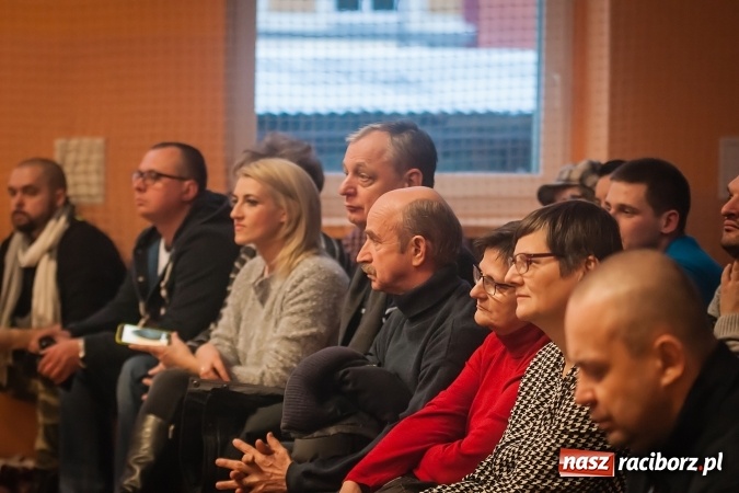 Zdjęcie w galerii na portalu naszraciborz.pl: Przedstawienie Ratujmy Święta w ramach Dni Otwartych SP 13  wiadomości z regionu