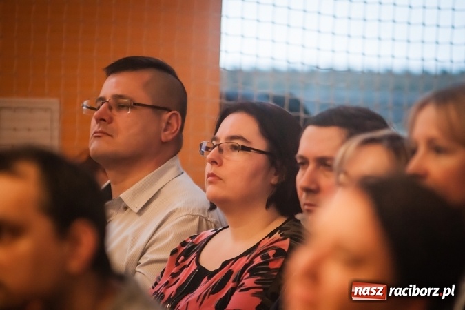 Zdjęcie w galerii na portalu naszraciborz.pl: Przedstawienie Ratujmy Święta w ramach Dni Otwartych SP 13  wiadomości z regionu