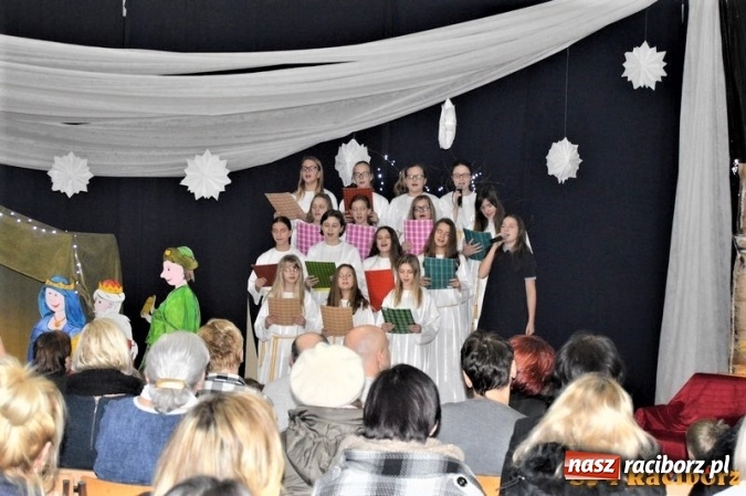 Zdjęcie w galerii na portalu naszraciborz.pl: Jakie  z tej szopki wynika przesłanie? Noworoczne życzenia dla rodziców w SP 4  wiadomości z regionu