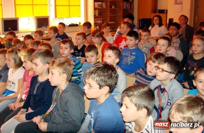 Zdjęcie w galerii na portalu naszraciborz.pl: Smocze Boże Narodzenie w bibliotece w Ocicach  wiadomości z regionu