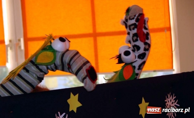 Zdjęcie w galerii na portalu naszraciborz.pl: Smocze Boże Narodzenie w bibliotece w Ocicach  wiadomości z regionu