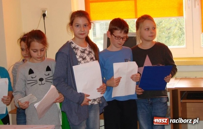 Zdjęcie w galerii na portalu naszraciborz.pl: Smocze Boże Narodzenie w bibliotece w Ocicach  wiadomości z regionu