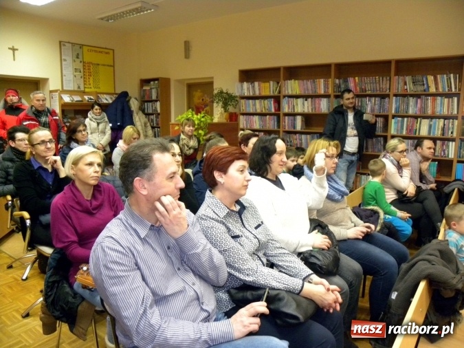 Zdjęcie w galerii na portalu naszraciborz.pl: Smocze Boże Narodzenie w bibliotece w Ocicach  wiadomości z regionu