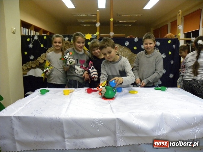 Zdjęcie w galerii na portalu naszraciborz.pl: Smocze Boże Narodzenie w bibliotece w Ocicach  wiadomości z regionu