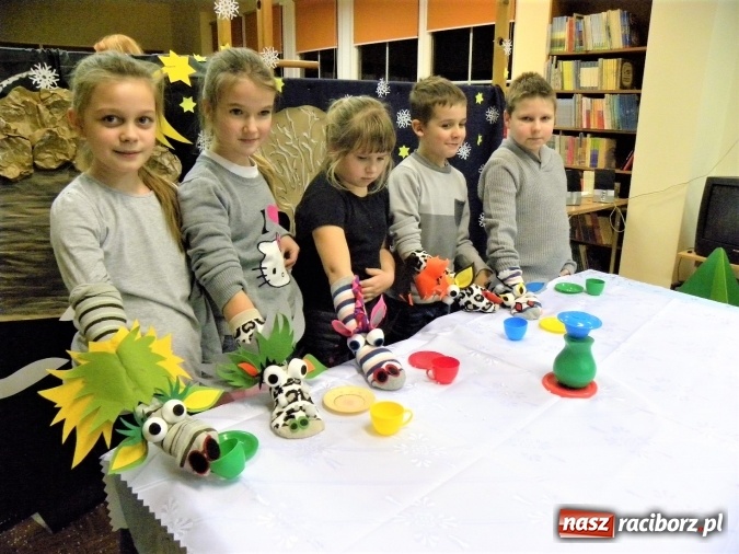 Zdjęcie w galerii na portalu naszraciborz.pl: Smocze Boże Narodzenie w bibliotece w Ocicach  wiadomości z regionu