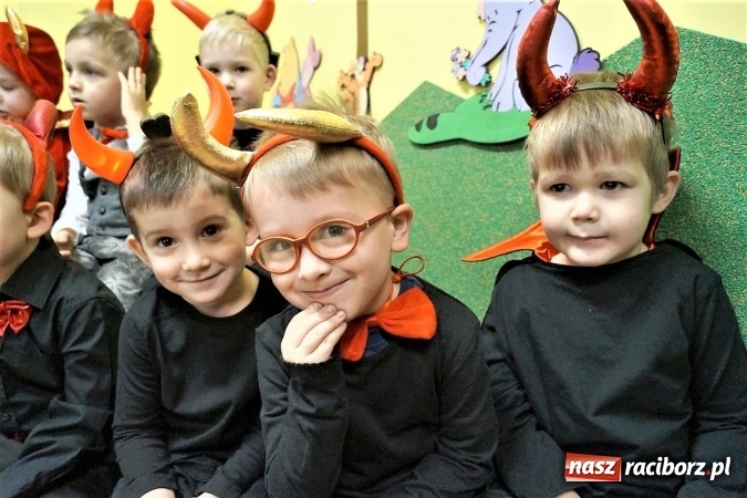 Zdjęcie w galerii na portalu naszraciborz.pl: Całusy i laurki dla babć i dziadków w Przedszkolu w Nędzy  wiadomości z regionu