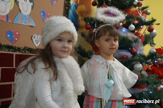 Zdjęcie w galerii na portalu naszraciborz.pl: Całusy i laurki dla babć i dziadków w Przedszkolu w Nędzy  wiadomości z regionu