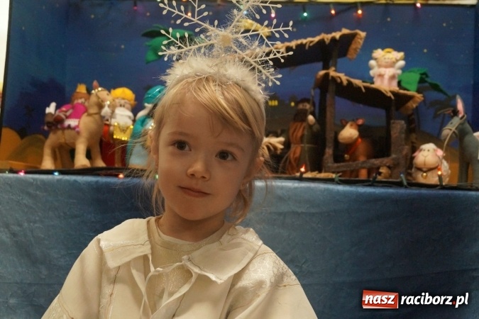 Zdjęcie w galerii na portalu naszraciborz.pl: Całusy i laurki dla babć i dziadków w Przedszkolu w Nędzy  wiadomości z regionu