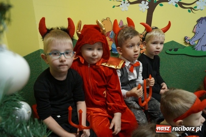 Zdjęcie w galerii na portalu naszraciborz.pl: Całusy i laurki dla babć i dziadków w Przedszkolu w Nędzy  wiadomości z regionu