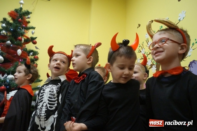 Zdjęcie w galerii na portalu naszraciborz.pl: Całusy i laurki dla babć i dziadków w Przedszkolu w Nędzy  wiadomości z regionu