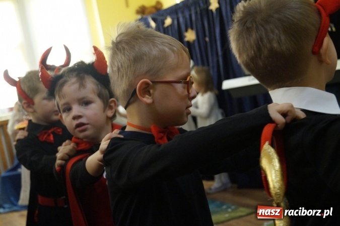 Zdjęcie w galerii na portalu naszraciborz.pl: Całusy i laurki dla babć i dziadków w Przedszkolu w Nędzy  wiadomości z regionu