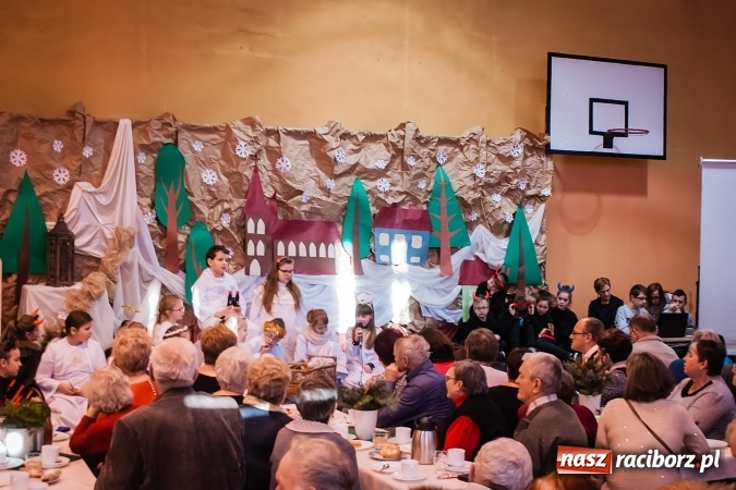 Zdjęcie w galerii na portalu naszraciborz.pl: Dzień babci i dziadka w Krzanowicach wiadomości z regionu