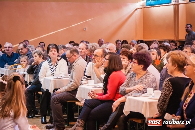 Zdjęcie w galerii na portalu naszraciborz.pl: Dzień babci i dziadka w Krzanowicach wiadomości z regionu