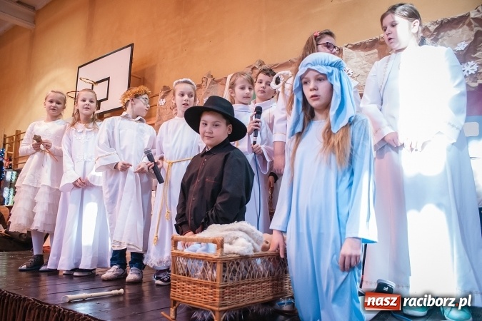 Zdjęcie w galerii na portalu naszraciborz.pl: Dzień babci i dziadka w Krzanowicach wiadomości z regionu