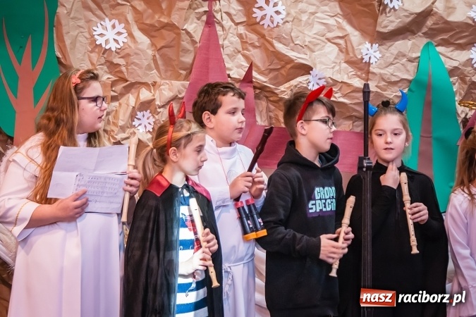 Zdjęcie w galerii na portalu naszraciborz.pl: Dzień babci i dziadka w Krzanowicach wiadomości z regionu