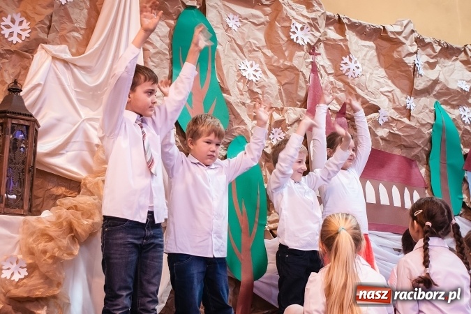 Zdjęcie w galerii na portalu naszraciborz.pl: Dzień babci i dziadka w Krzanowicach wiadomości z regionu