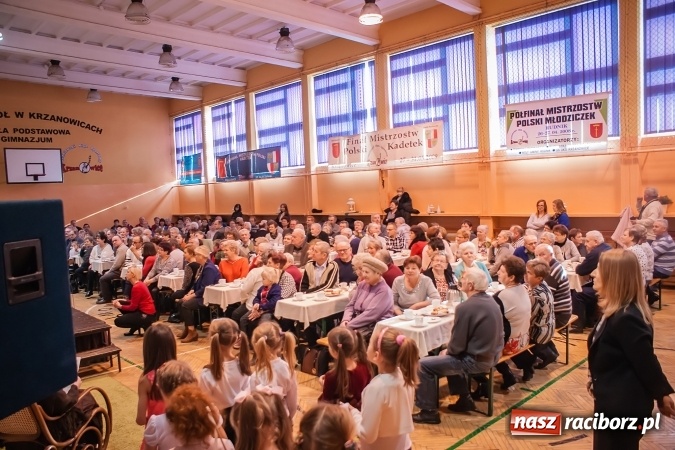 Zdjęcie w galerii na portalu naszraciborz.pl: Dzień babci i dziadka w Krzanowicach wiadomości z regionu