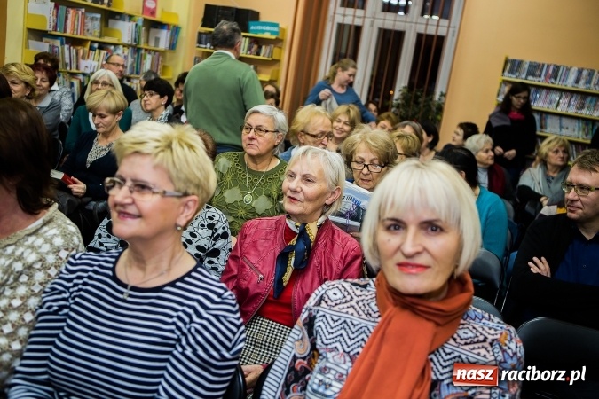 Zdjęcie w galerii na portalu naszraciborz.pl: Anna Seniuk na spotkaniu z czytelnikami w raciborskiej bibliotece wiadomości z regionu