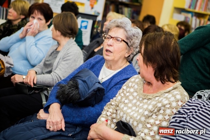 Zdjęcie w galerii na portalu naszraciborz.pl: Anna Seniuk na spotkaniu z czytelnikami w raciborskiej bibliotece wiadomości z regionu