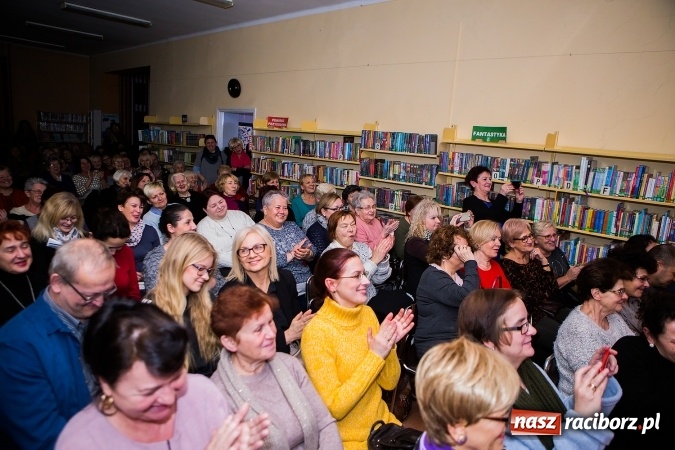 Zdjęcie w galerii na portalu naszraciborz.pl: Anna Seniuk na spotkaniu z czytelnikami w raciborskiej bibliotece wiadomości z regionu