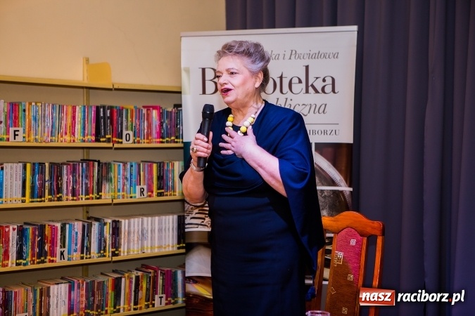 Zdjęcie w galerii na portalu naszraciborz.pl: Anna Seniuk na spotkaniu z czytelnikami w raciborskiej bibliotece wiadomości z regionu