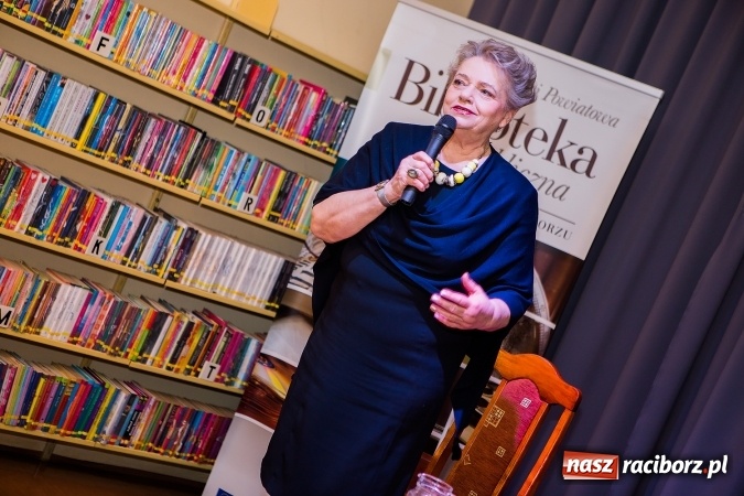Zdjęcie w galerii na portalu naszraciborz.pl: Anna Seniuk na spotkaniu z czytelnikami w raciborskiej bibliotece wiadomości z regionu