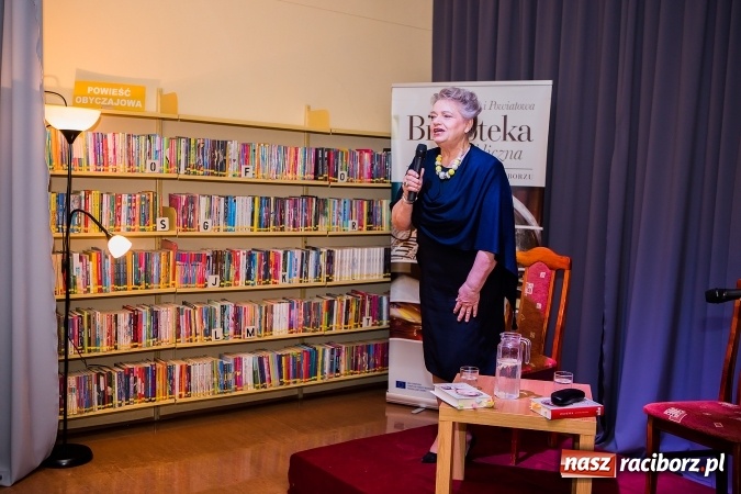 Zdjęcie w galerii na portalu naszraciborz.pl: Anna Seniuk na spotkaniu z czytelnikami w raciborskiej bibliotece wiadomości z regionu