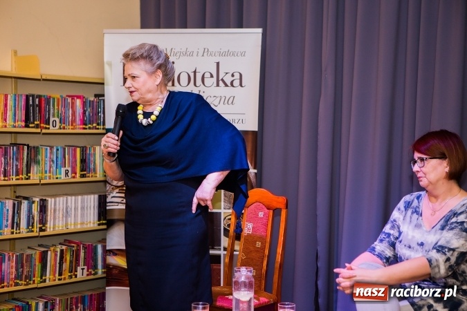 Zdjęcie w galerii na portalu naszraciborz.pl: Anna Seniuk na spotkaniu z czytelnikami w raciborskiej bibliotece wiadomości z regionu