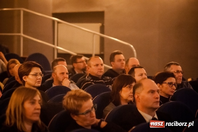 Zdjęcie w galerii na portalu naszraciborz.pl: Spora frekwencja na spotkaniu z kuratorem oświaty. Los SP 8 zależny od rodzic&oacute;w wiadomości z regionu