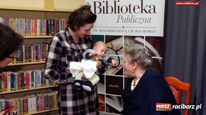 Zdjęcie w galerii na portalu naszraciborz.pl: Nietypowa baba jestem! - Noworoczne Spotkanie z Anną Seniuk w bibliotece wiadomości z regionu