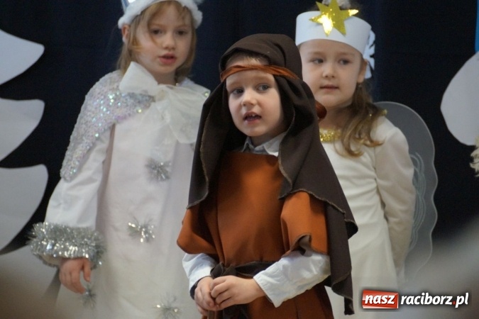 Zdjęcie w galerii na portalu naszraciborz.pl: Sto lat! dla babć i dziadków w Zawadzie Książęcej  wiadomości z regionu