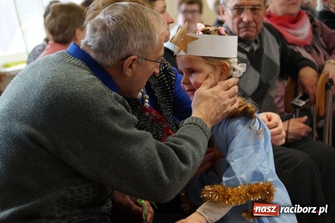 Zdjęcie w galerii na portalu naszraciborz.pl: Sto lat! dla babć i dziadków w Zawadzie Książęcej  wiadomości z regionu