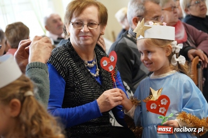 Zdjęcie w galerii na portalu naszraciborz.pl: Sto lat! dla babć i dziadków w Zawadzie Książęcej  wiadomości z regionu