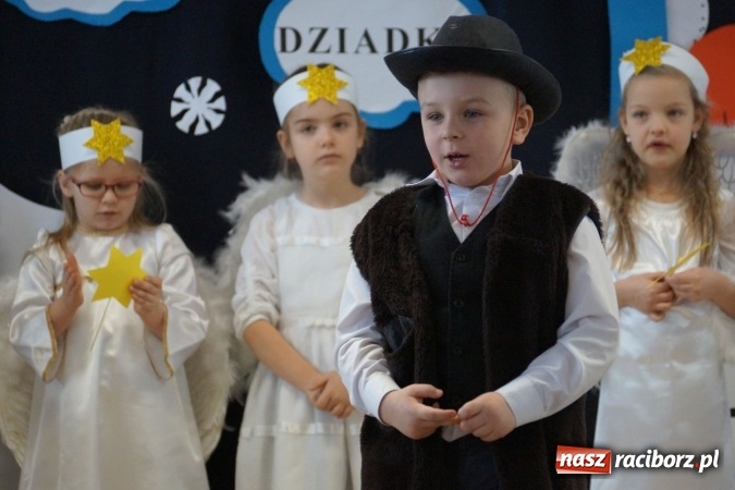 Zdjęcie w galerii na portalu naszraciborz.pl: Sto lat! dla babć i dziadków w Zawadzie Książęcej  wiadomości z regionu