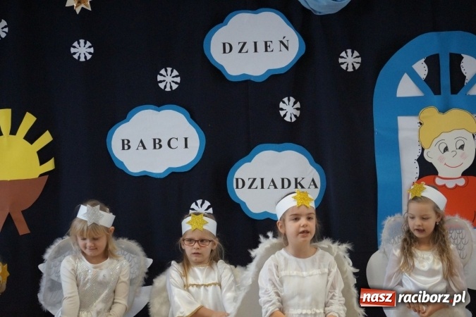 Zdjęcie w galerii na portalu naszraciborz.pl: Sto lat! dla babć i dziadków w Zawadzie Książęcej  wiadomości z regionu