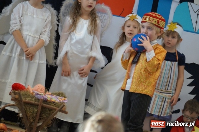 Zdjęcie w galerii na portalu naszraciborz.pl: Sto lat! dla babć i dziadków w Zawadzie Książęcej  wiadomości z regionu