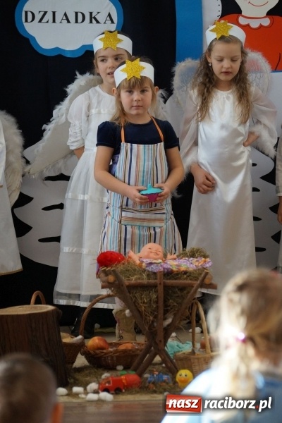 Zdjęcie w galerii na portalu naszraciborz.pl: Sto lat! dla babć i dziadków w Zawadzie Książęcej  wiadomości z regionu